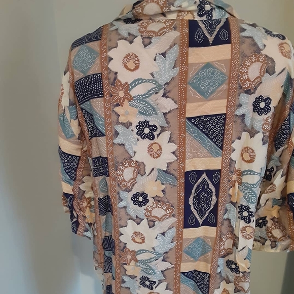 Vintage print button up - Picture 3 of 3